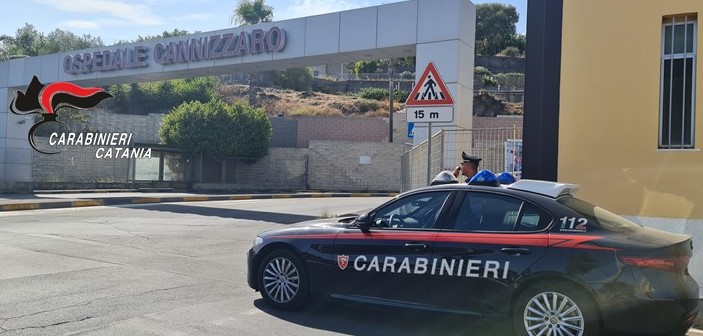 Scippa una ragazza e nella fuga investe con lo scooter un turista francese: arrestato 19enne