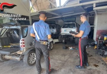 Scoperta autofficina abusiva: denunciato il gestore. Sanzioni per oltre 12.000 euro