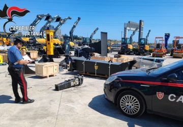 Una banda di una decina di ladri tenta furto nel deposito di un&rsquo;azienda ma intervengono i carabinieri