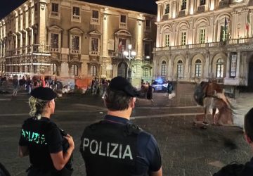 Aggredisce con martello e spray al peperoncino: arrestato 50enne