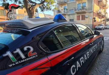 Donna minaccia, con le forbici, l&rsquo;ex marito: denunciata