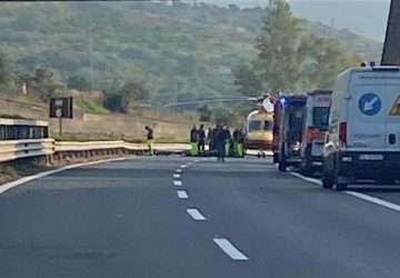 A18, grave incidente nei pressi dello svincolo di Fiumefreddo. Intervento dell'elisoccorso