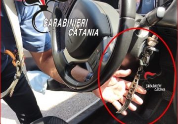 Acireale, nascondeva un coltello nel portachiavi: denunciato un 43enne