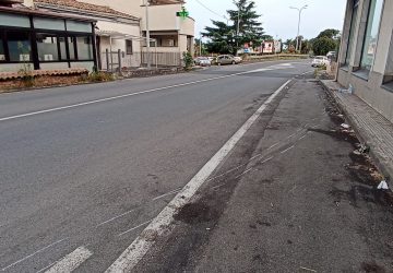 Mascali, incidente autonomo di uno scooter sulla SS114: due feriti