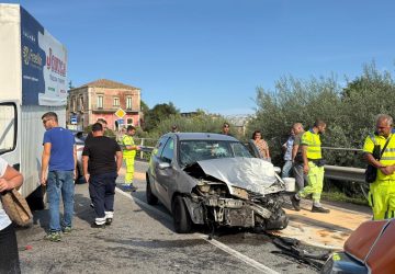 Incidente lungo la SS114 a Mangano: 4 feriti