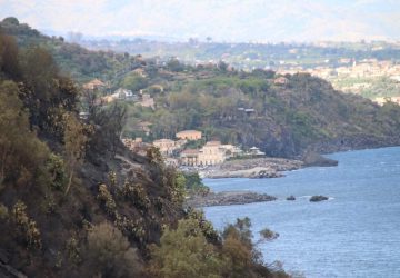 Acireale, gestione riserva naturale “La Timpa” ed il suo stato di abbandono: la protesta di Europa Verde