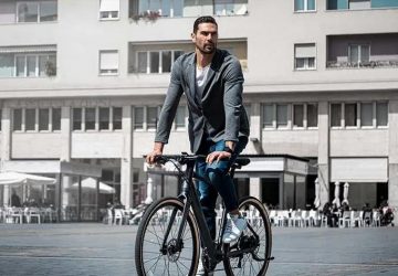 Bici elettrica con acceleratore vs pedalata assistita: quale scegliere?
