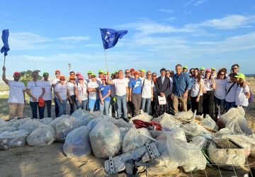 IV del &ldquo;Blue day&rdquo;: 1 tonnellata di rifiuti raccolti tra Oasi del Simeto e plaia di Catania