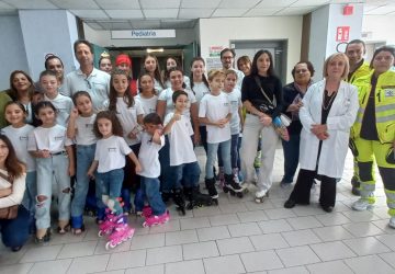 Ospedale di Acireale, consegna regali ai bambini ricoverati ai bambini del reparto di pediatria e neuropsichiatra infantile