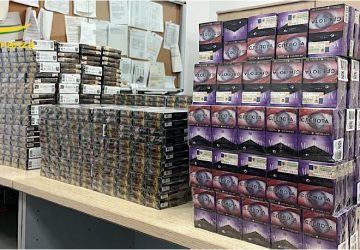 Torna da Sharm el Sheikh con 60 kg di sigarette: arrestato "fumatore incallito"