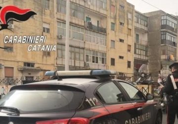 A spasso per la citt&agrave; ma era ai domiciliari: arrestato finge di essere suo fratello