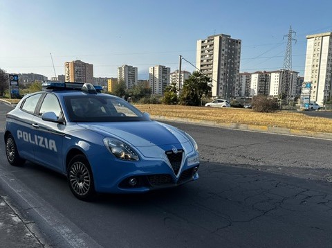 Scappano all’alt dei poliziotti e gettano via la cocaina: inseguiti e arrestati due minorenni