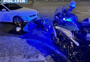 Sullo scooter con il figlio minorenne per sfuggire ai controlli provoca incidente: 37enne arrestato