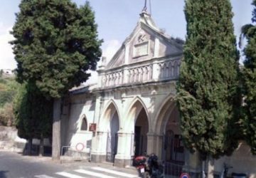 Estorsioni: "Porta cinquantamila euro e cercati un amico buono", pizzo sul cimitero ad Aci Catena