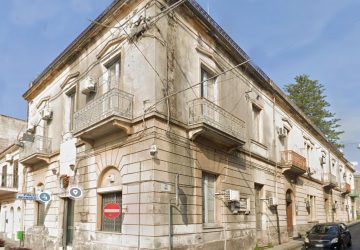 Fiumefreddo: la Protezione Civile finanzia la riqualificazione del palazzo comunale di via Diaz