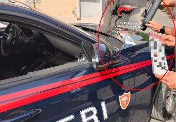 Ritrovata a Giarre un'auto rubata a Linguaglossa: denunciate 3 persone beccate mentre "armeggiavano" sulle parti elettriche