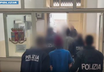 Fermati quattro scafisti per il reato di favoreggiamento aggravato dell&rsquo;immigrazione clandestina