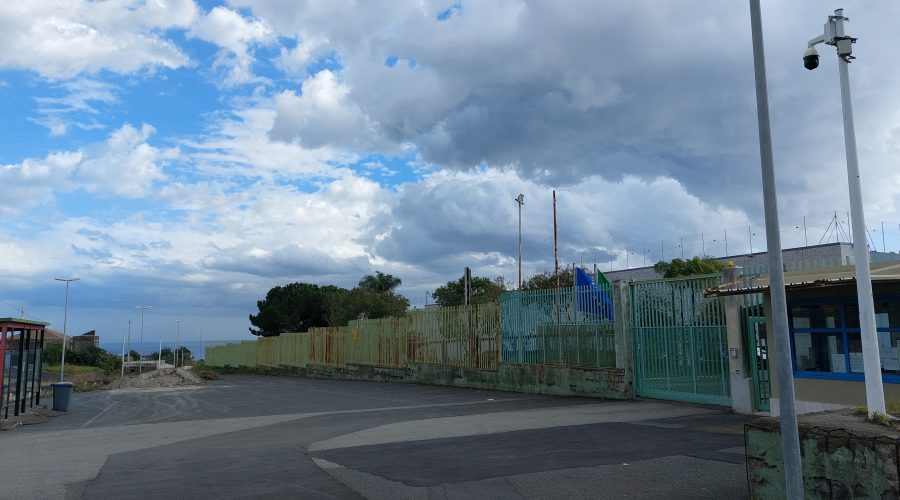 Carcere di Giarre: 79 detenuti su 58 posti, “Antigone” segnala criticità sanitarie ma condizioni generali discrete