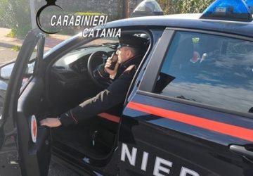 Perseguita l&rsquo;ex moglie anche davanti ai Carabinieri: arrestato 37enne