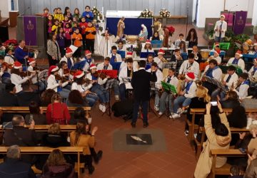 La magia del Natale: successo per il concerto dell&rsquo;orchestra e del coro dell&rsquo;I.C. &ldquo;G.Verga&rdquo; di Riposto