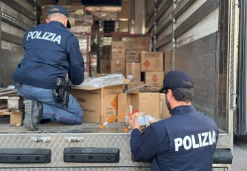 Fuochi d&rsquo;artificio, maxi sequestro di quasi 12 mila prodotti per un peso di circa 300 kg VIDEO