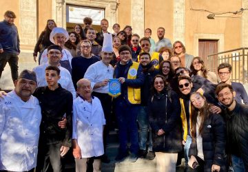 Catania, il Leo Club ha organizzato il pranzo della solidariet&agrave; per 170 persone