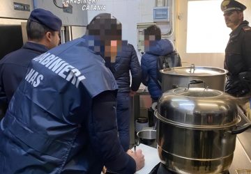 CC e N.A.S. sequestrano quasi 90 kg di prodotti alimentari scaduti o mal conservati. Denunciata proprietaria di un ristorante