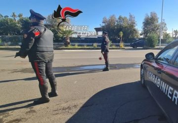 Tentano un furto in un lido: bloccati con le mani nel sacco