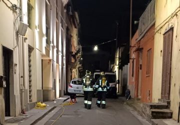 Fuga di gas in un palazzo: evacuati 18 appartamenti