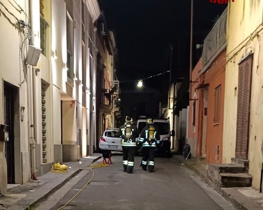 Fuga di gas in un palazzo: evacuati 18 appartamenti