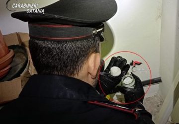 Nascondeva la droga in un sottoscala di una palazzina: arrestato 31enne