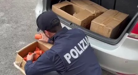 Botti di capodanno: l’ultima moda è la “bomba Sinner”. Ritrovati 750 ordigni, due arresti