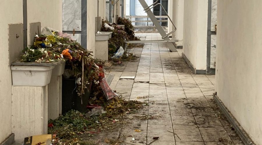 Cimitero di Giarre: superata la ricorrenza dei defunti, torna il degrado. Votata dal Consiglio variazione di somme per la costruzione di nuovi loculi