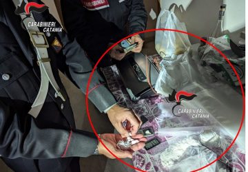 Smantellata piazza di spaccio in una villa di Pozzillo: arrestati due uomini