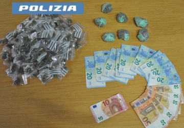 Trasforma il garage in un laboratorio per il confezionamento della marijuana: arrestato 22enne