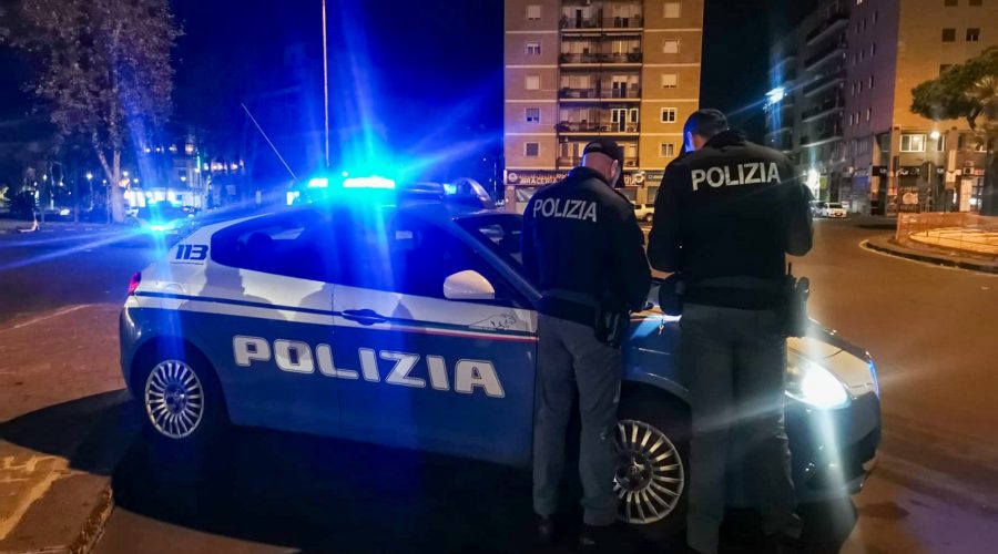 Rubano scooter e lo portano via a spinta: arrestato 17enne