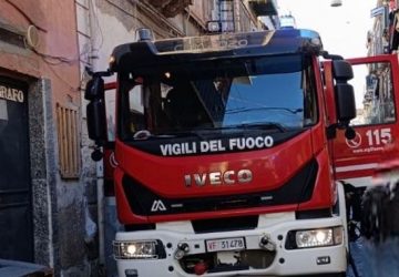 Incendio in un'abitazione: intervento dei vigili del fuoco