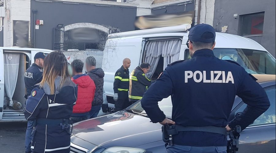 Catania verso la festa di S. Agata: controlli a tappeto della Polizia. Sanzionati venditori ambulanti di giocattoli