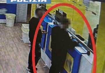 Rubano carta bancomat e comprano sigarette e fanno scommesse: denunciata una coppia