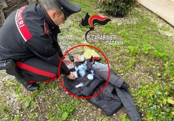 Offre la droga agli automobilisti di passaggio: arrestato spacciatore