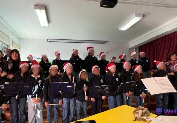 Giarre, sulle note dei flauti… la V B del “M. F. Sciacca” ha salutato il 2024!