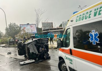 Riposto, incidente all'incrocio tra via Mattarella e via Scrofina: 2 feriti