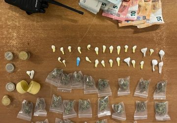 Beccato con oltre 40 dosi addosso: arrestato 24enne