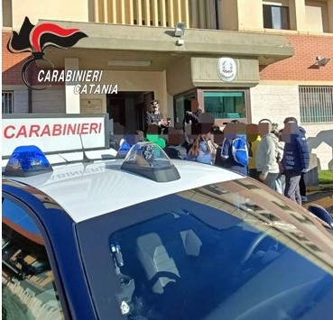 Randazzo, cultura della legalità: studenti in caserma con i Carabinieri