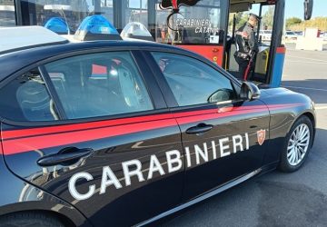 Tenta una rapina e scappa in bus: denunciato 18enne