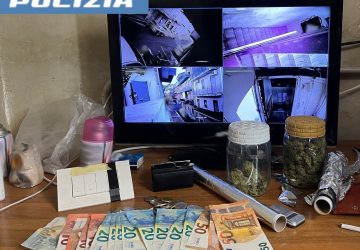 Pusher si fida troppo del suo impianto di videosorveglianza: arrestato