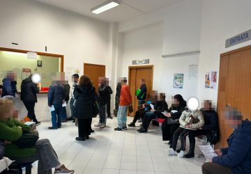 Giarre: arrivano gli avvisi del Comune ed iniziano le file lunghissime. Proteste dei cittadini VIDEO