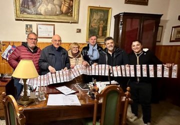 Giarre, consegnati alla Caritas del Duomo i buoni spesa raccolti durante le Officine di Babbo Natale