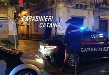 Giovanissimi di Mascali scappano ad un controllo dei carabinieri: un arresto e una denuncia