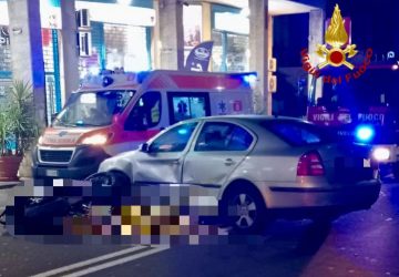 Drammatico scontro auto-moto: muore 48enne